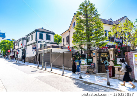 [Important Preservation District for Groups of Traditional Buildings] Kitano-cho Yamamoto-dori: Scenery of the British House and Ben's House on Kitano-dori Street (Part 2) - Chuo-ku, Kobe City, Hyogo Prefecture 126325887