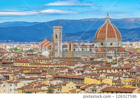 Vew of the Duomo Santa Maria Del Fiore, Florence, Italy Vew of the Duomo Santa Maria Del Fiore, Florence, Italy 126327586