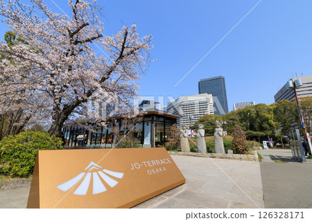 Spring at the Castle Terrace of Osaka Castle (Chuo-ku, Osaka City, Osaka Prefecture) 126328171