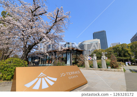 Spring at the Castle Terrace of Osaka Castle (Chuo-ku, Osaka City, Osaka Prefecture) 126328172