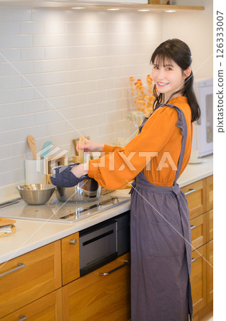 Japanese woman cooking in the kitchen 126333007