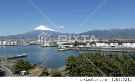 Mount Fuji in winter as seen from the port 126335212