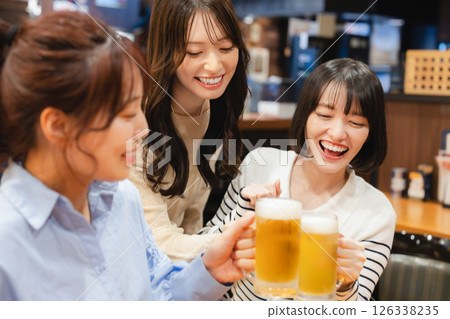 Women toasting at an izakaya 126338235