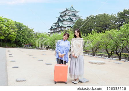 婦女享受觀光 126338526