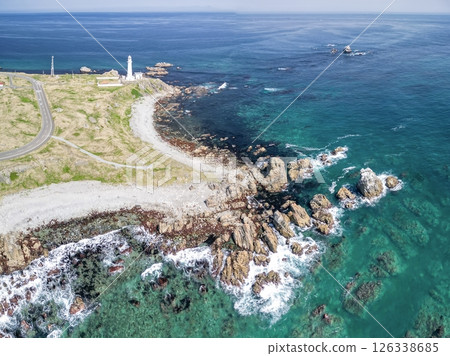 青森縣下北半島本州最北端尻屋崎燈塔的鳥瞰圖 126338685