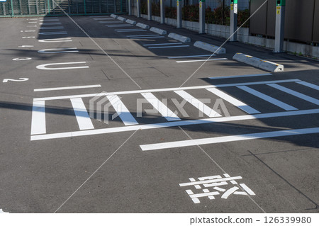 每小時租金停車場 126339980