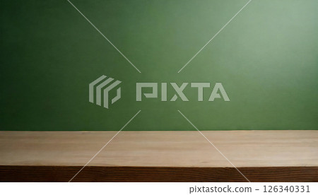 純綠色背景上的一張簡單桌子 126340331