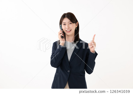 有智慧型手機的女人 有智慧型手機的女人 126341039