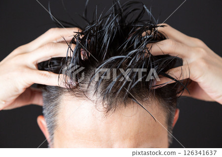 Middle-aged men's hair 126341637