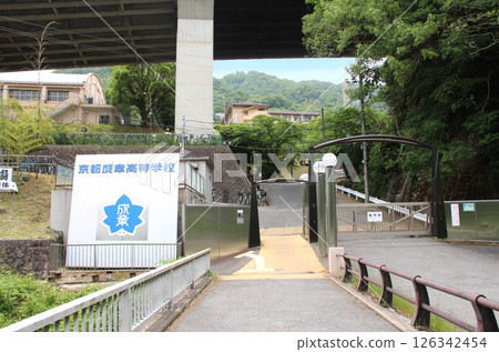 京都聖翔高中的校門 126342454