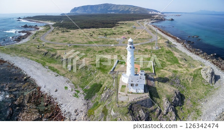 青森縣下北半島本州最北端尻屋崎燈塔的鳥瞰圖 126342474