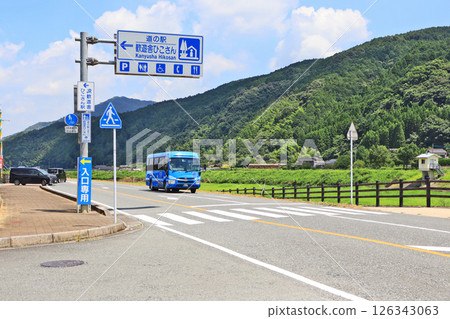 A BRT bus in front of the roadside station, Kanyusha Hikosan, in Soeda Town, Tagawa District, Fukuoka Prefecture 126343063