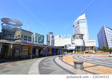 【香川縣】陽光港高松和高松車站前廣場的晴天 126344312