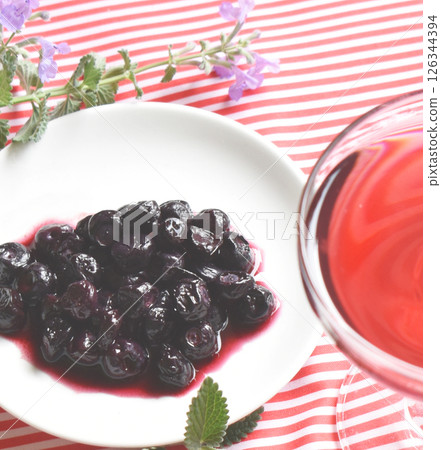 藍莓果實特寫:重點關注多酚 藍莓果實特寫:重點關注多酚 126344394