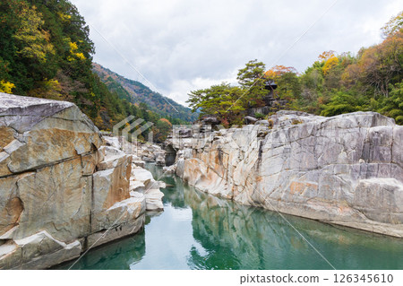 長野縣上松町的秋天－根目床的紅葉 126345610