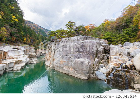 長野縣上松町的秋天－根目床的紅葉 126345614