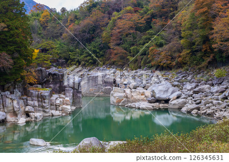 長野縣上松町的秋天－根目床的紅葉 126345631