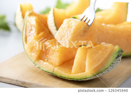 田間採摘的瓜，新鮮、香甜、美味 126345840