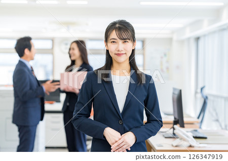 Business woman working in the office 126347919