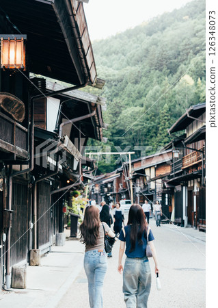 <長野縣>奈良井宿觀光的兩位女士 126348073