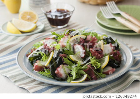 Seaweed salad 126349274