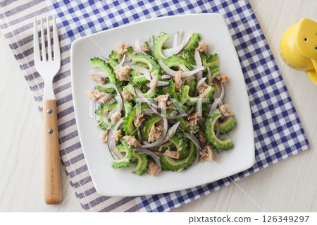 與goya和金槍魚的沙拉 126349297