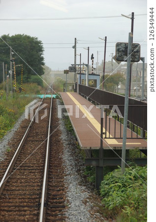 西瑞穗站富良野線列車車窗外的風景 西瑞穗站富良野線列車車窗外的風景 126349444