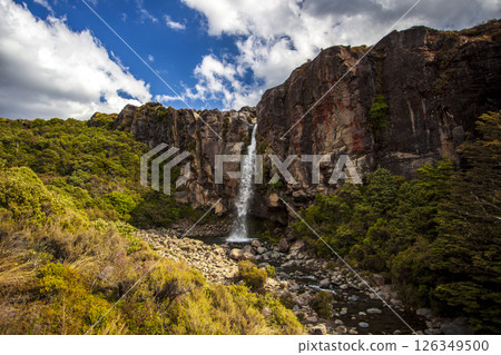 湯加里羅國家公園中的瀑布 湯加里羅國家公園中的瀑布 126349500