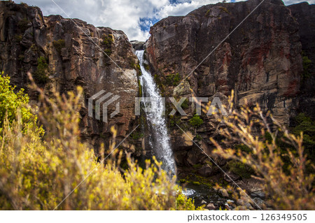 湯加里羅國家公園中的瀑布 湯加里羅國家公園中的瀑布 126349505