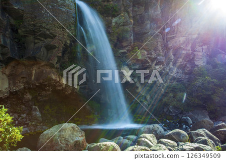 湯加里羅國家公園中的瀑布 湯加里羅國家公園中的瀑布 126349509