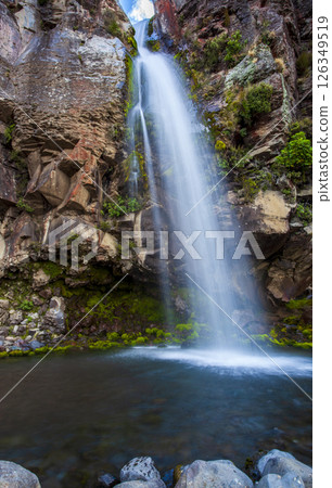湯加里羅國家公園中的瀑布 湯加里羅國家公園中的瀑布 126349519