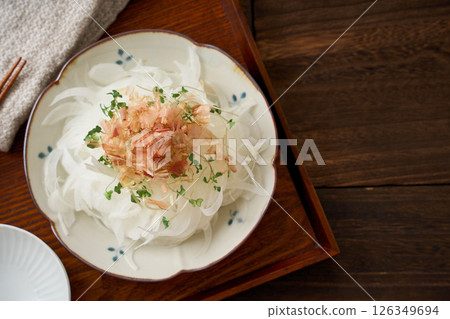 日式新洋蔥沙拉 126349694