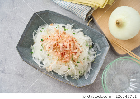 Japanese-style New Onion Salad 126349711