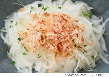 Japanese-style New Onion Salad 126349713
