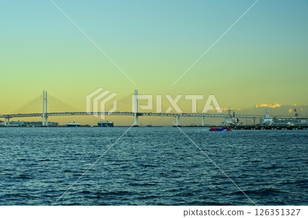 從港口公園到橫濱灣大橋的橫濱港未來城市景觀夜景 126351327