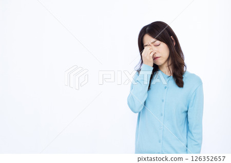 眼睛疲勞 126352657