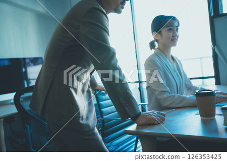 老闆 上司 主管 126353425