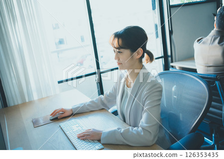 文書工作 女生 女孩 126353435