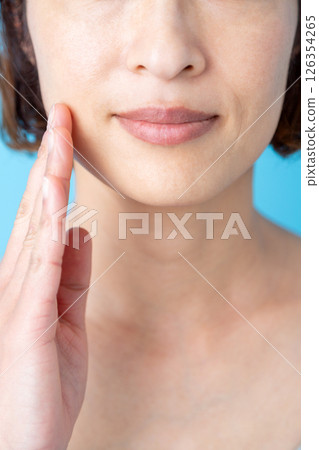 Middle women skin care image 126354265