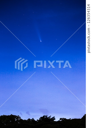 Comet Shijinzan and Atlas 126354314