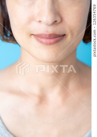 中年女性護膚形象 126354769