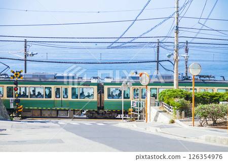 "Kanagawa Prefecture" Railroad crossing in front of Kamakura High School Station 126354976