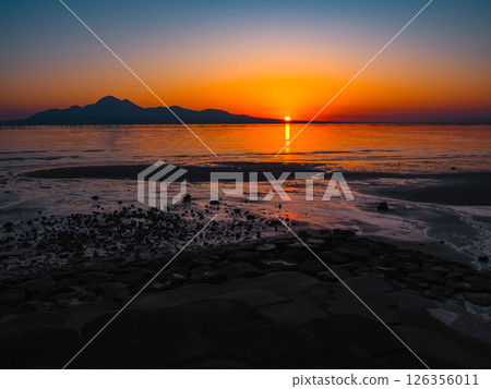 夕陽西下的美麗風景 126356011