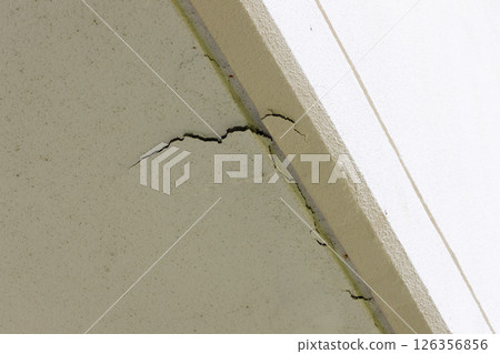 Cracks in the exterior wall Cracks in the exterior wall 126356856