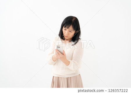 Senior woman, smartphone, worries 126357222