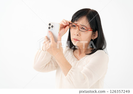 Female senior smartphone presbyopia Female senior smartphone presbyopia 126357249