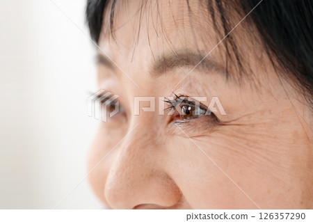 高級女人的眼睛 126357290