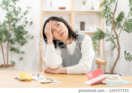 Senior woman worries about life plan 126357355