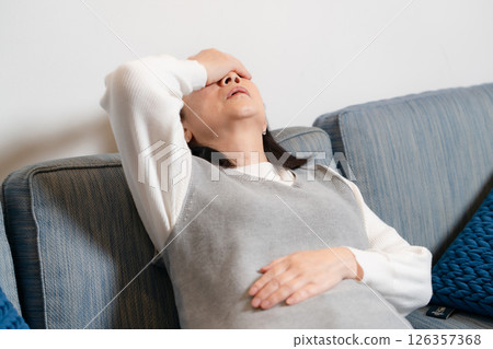 身體不適，發燒，高級女性 126357368
