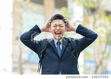 年輕男性商業恐慌 126357450